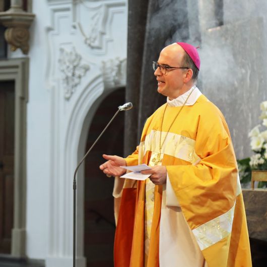 Anlässlich des Jahrestags seiner Bischofsweihe feiert Bischof Dr. Franz Jung ein Pontifikalamt im Kiliansdom. 