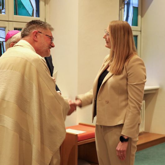 Bischof em. Dr. Friedhelm Hofmann verlieh Angelina Wichmann im Auftrag von Bischof Dr. Franz Jung die Missio Canonica.