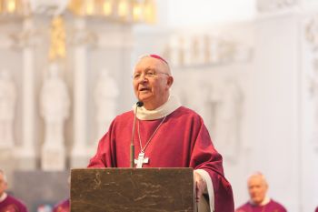 Mit einem Pontifikalgottesdienst im Würzburger Kiliansdom hat Weihbischof Ulrich Boom am Sonntag, 25. Februar, sein 40. Priesterjubiläum gefeiert. 